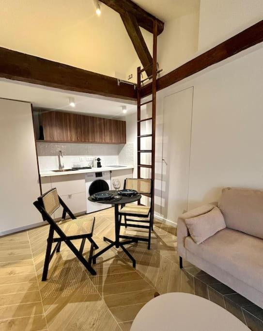 - Marais Apartment *